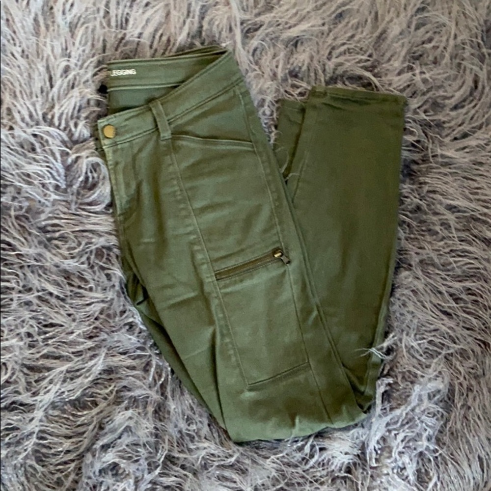Woman’s Army Green Gap Jeans// size Us 2